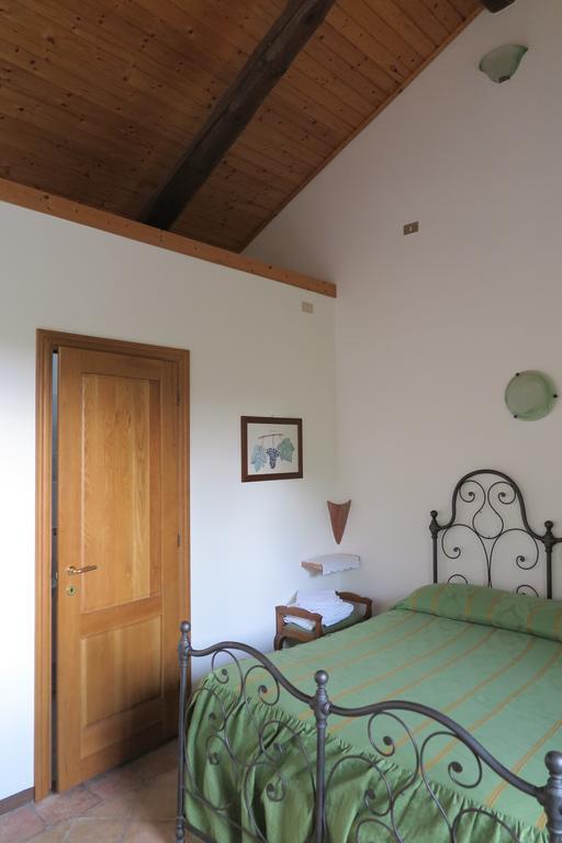 Agriturismo Rupestr Canelli Habitación foto